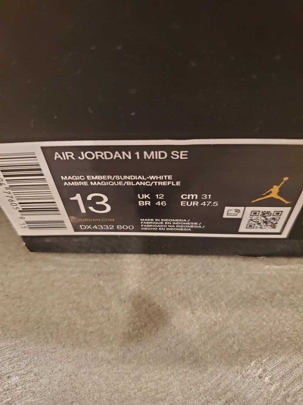 Jordan 1 Mid SE FLIGHT CLUB